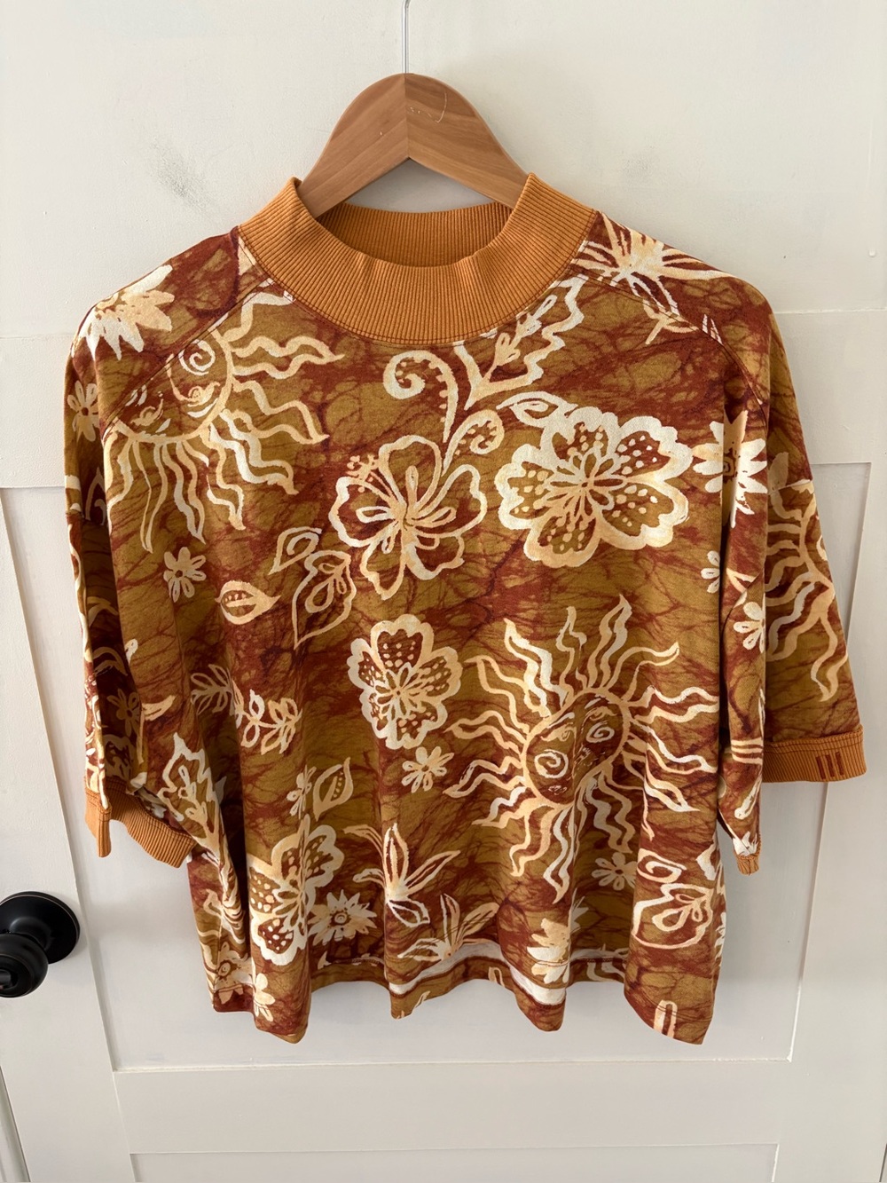 BDG Anthropologie Mock Neck Cropped Top. Size Large.